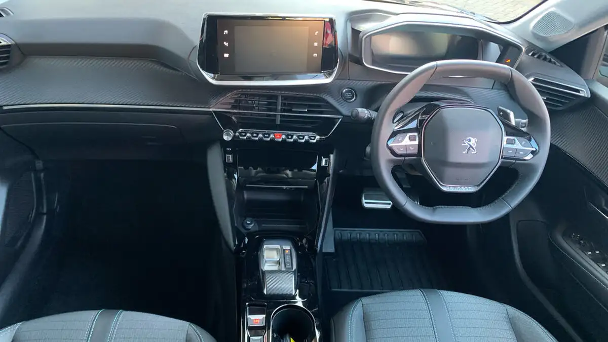 2023-peugeot-208-12-puretech-allure-premium-100ps-eat8-big-3