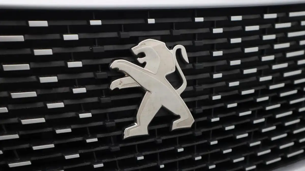 2023-peugeot-2008-suv-e-gt-136bhp-50kwh-station-wagon-big-20