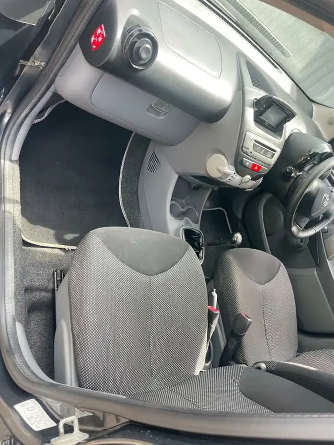 2011-toyota-aygo-10-aygo-go-vvt-i-5d-big-24