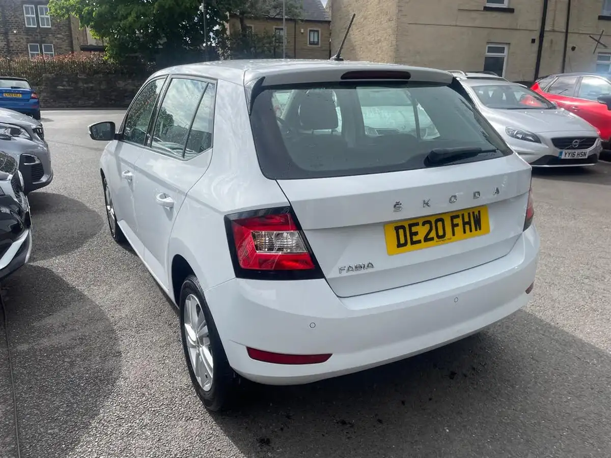 2020-skoda-fabia-10-tsi-se-95ps-hatchback-big-3