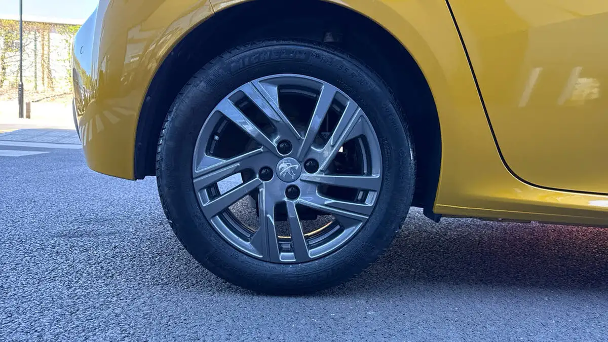 2022-peugeot-208-12-puretech-active-premium-75bhp-big-16