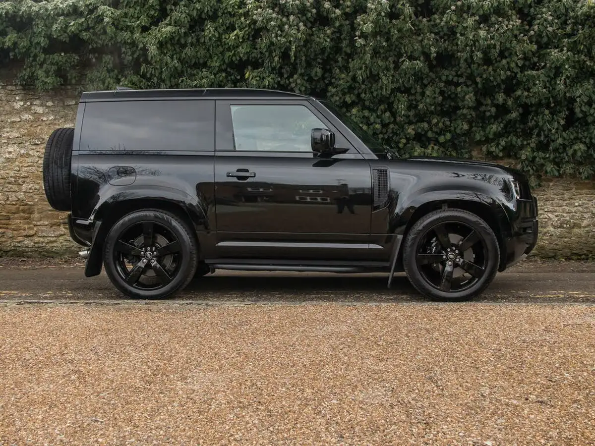2022-land-rover-90-defender-50-p525-v8-big-11
