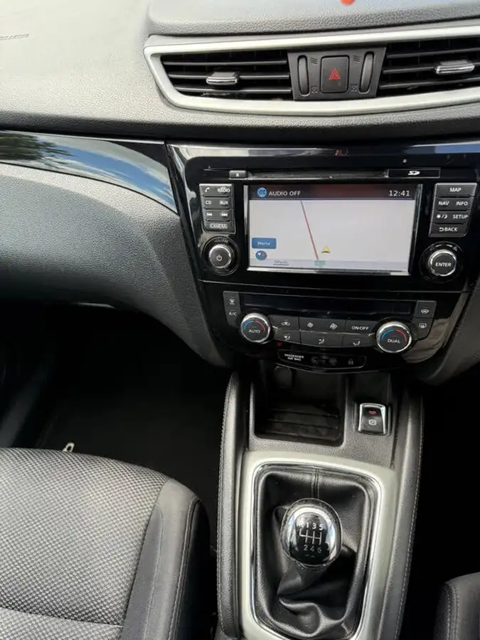 2017-nissan-qashqai-12-dig-t-n-connecta-big-11