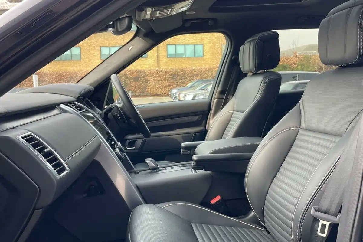 2024-land-rover-discovery-30-d300-metropolitan-edition-big-45