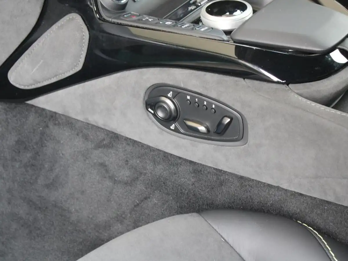 2022-aston-martin-vantage-40-v8-vantage-f1-roadster-big-21