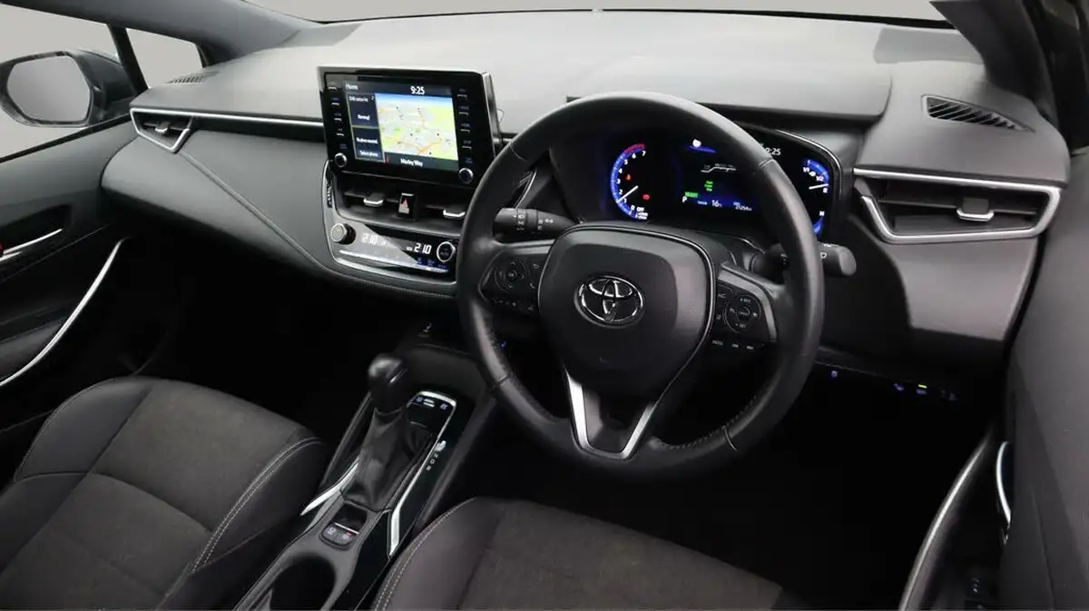 2022-toyota-corolla-18-vvt-i-design-120bhp-trk-hatchback-5d-big-9