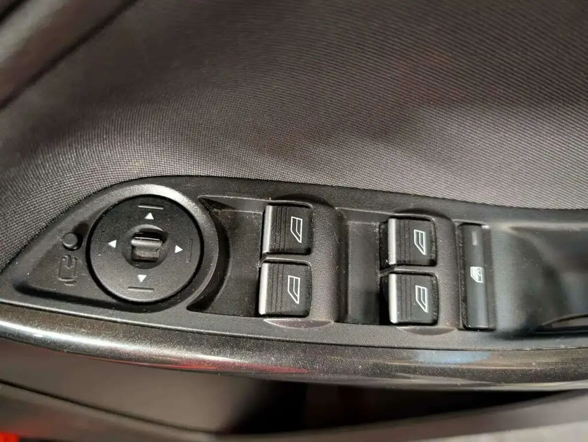 2015-ford-focus-10-titanium-t-125ps-hatchback-big-41
