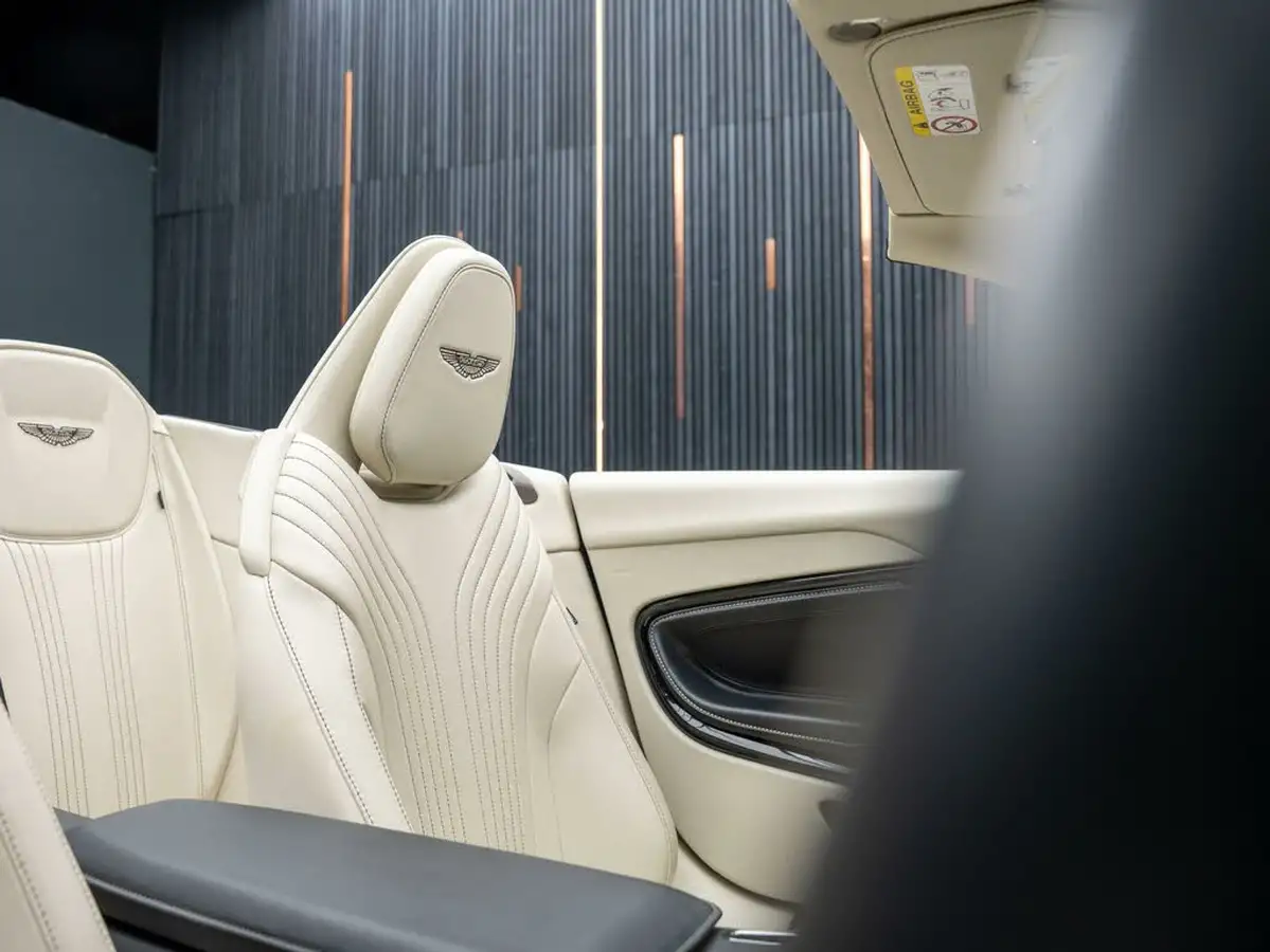 2019-aston-martin-db11-40-v8-big-32