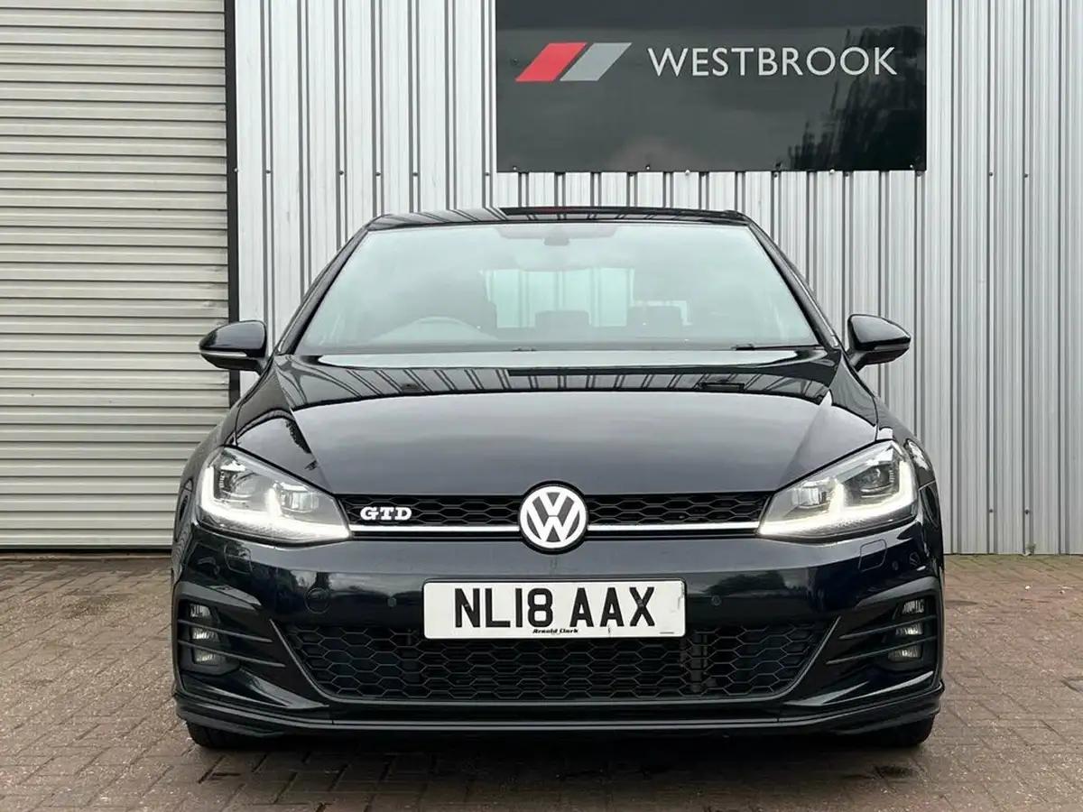 2018-volkswagen-golf-20tdi-gtd-hatchback-5d-big-5