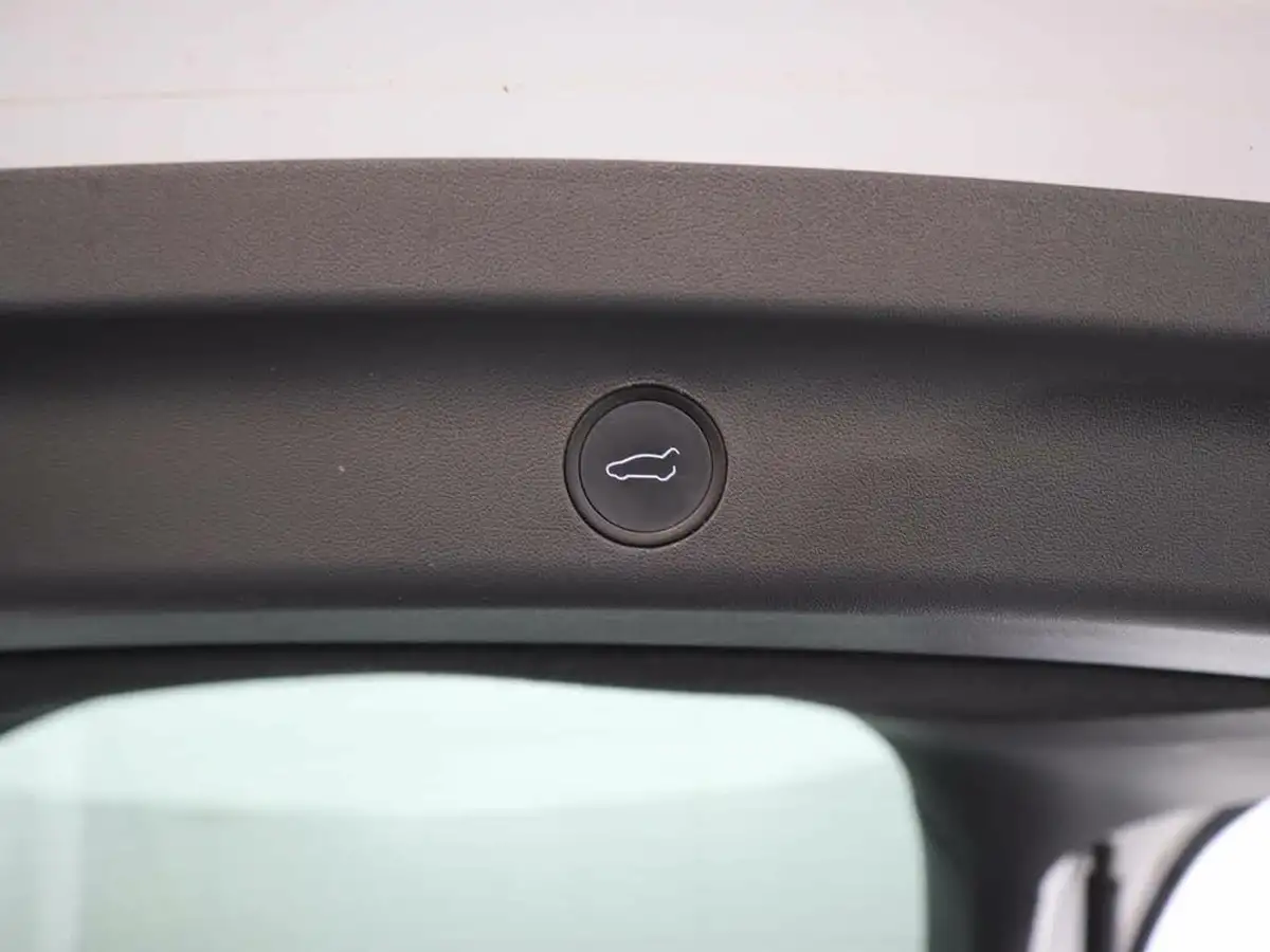 2023-tesla-model-y-e-rwd-big-10