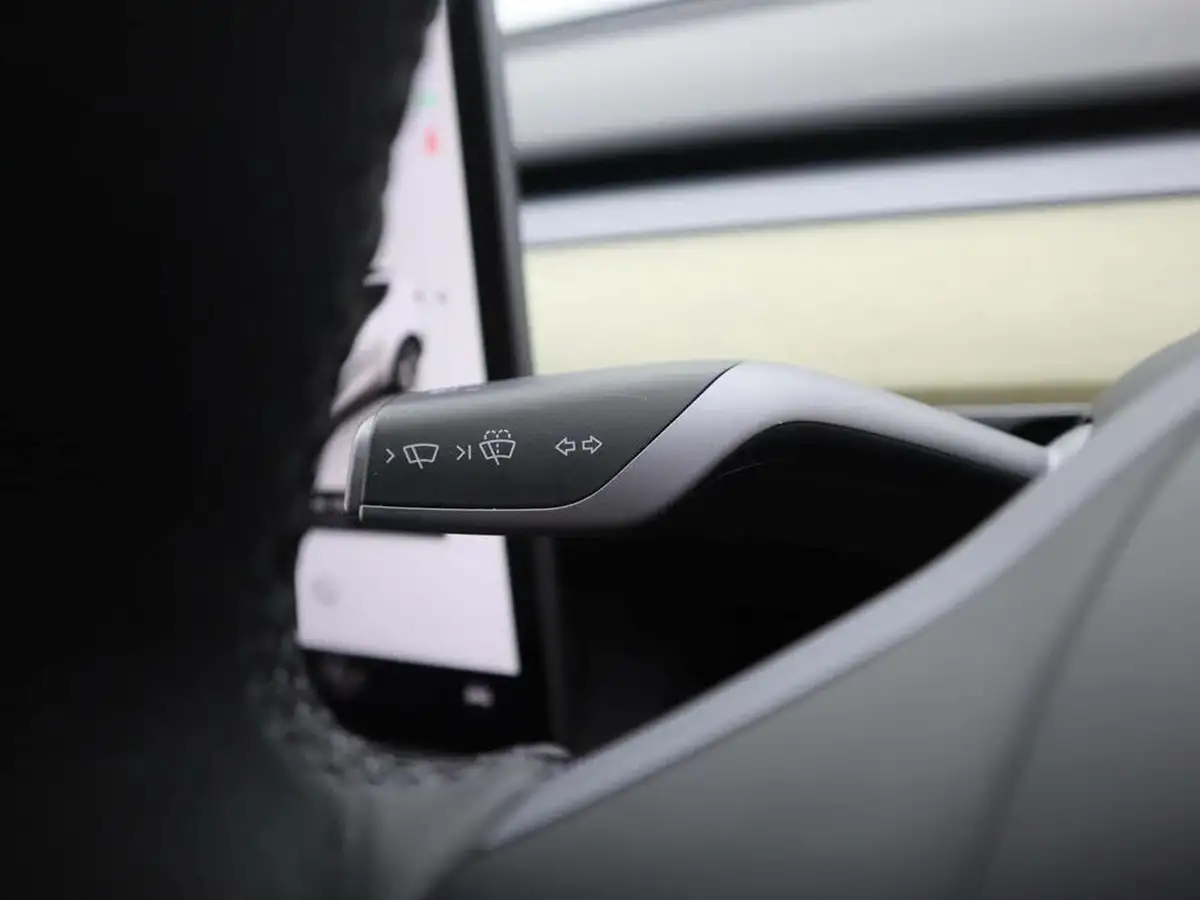 2023-tesla-model-y-e-rwd-big-34