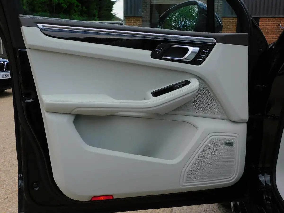 2015-porsche-macan-36-turbo-big-52