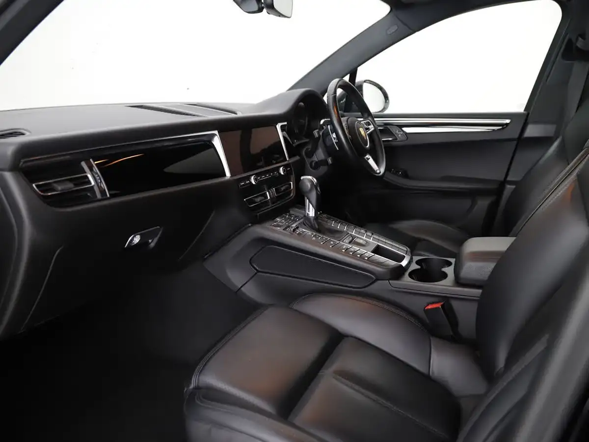 2021-porsche-macan-30-s-big-2