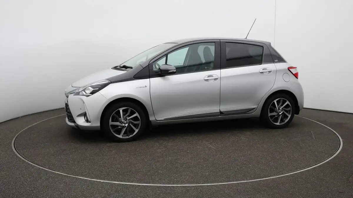 2020-toyota-yaris-15-vvt-i-y20-98bhp-hybrid-1497cc-e-cvt-big-65