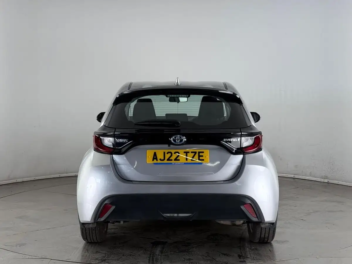 2022-toyota-yaris-15-vvt-i-icon-big-5