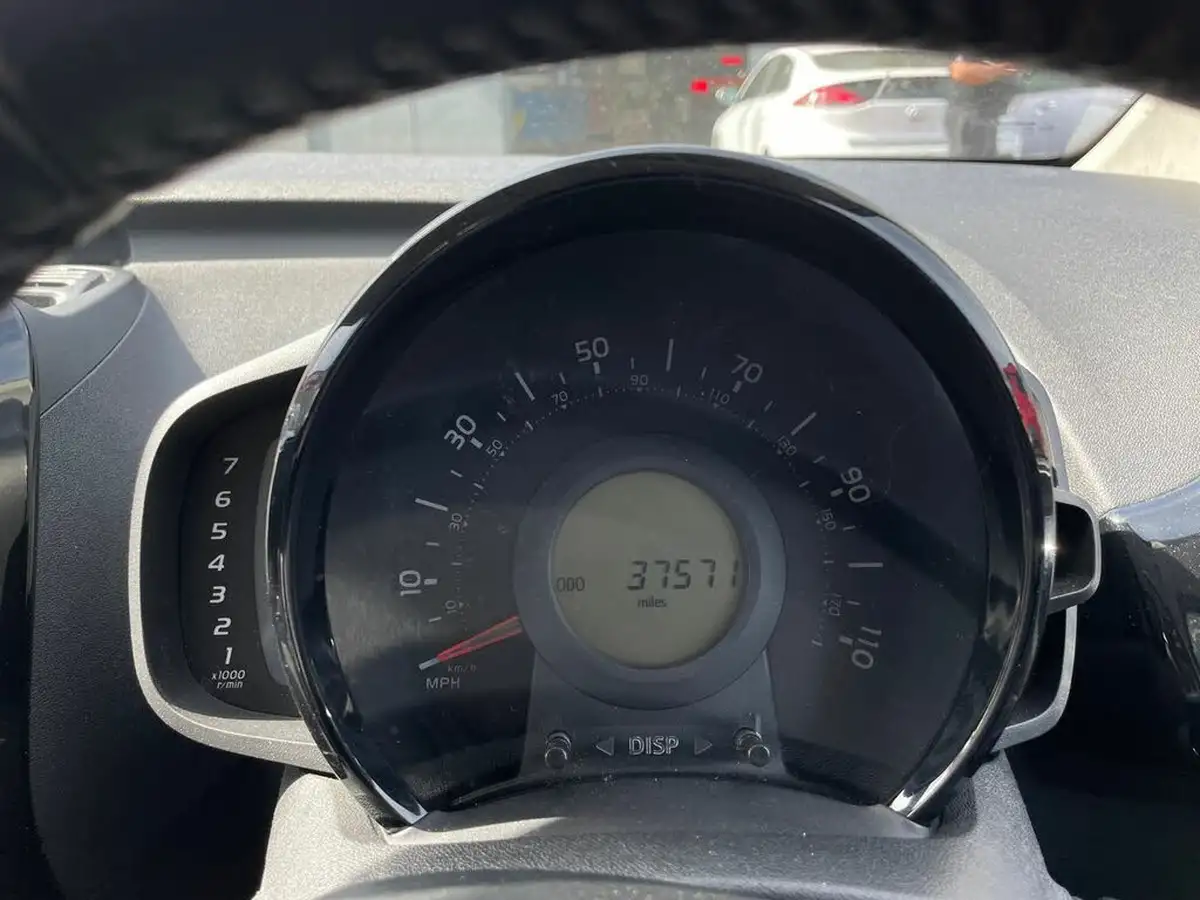 2015-toyota-aygo-10-vvt-i-x-clusiv-5d-big-13