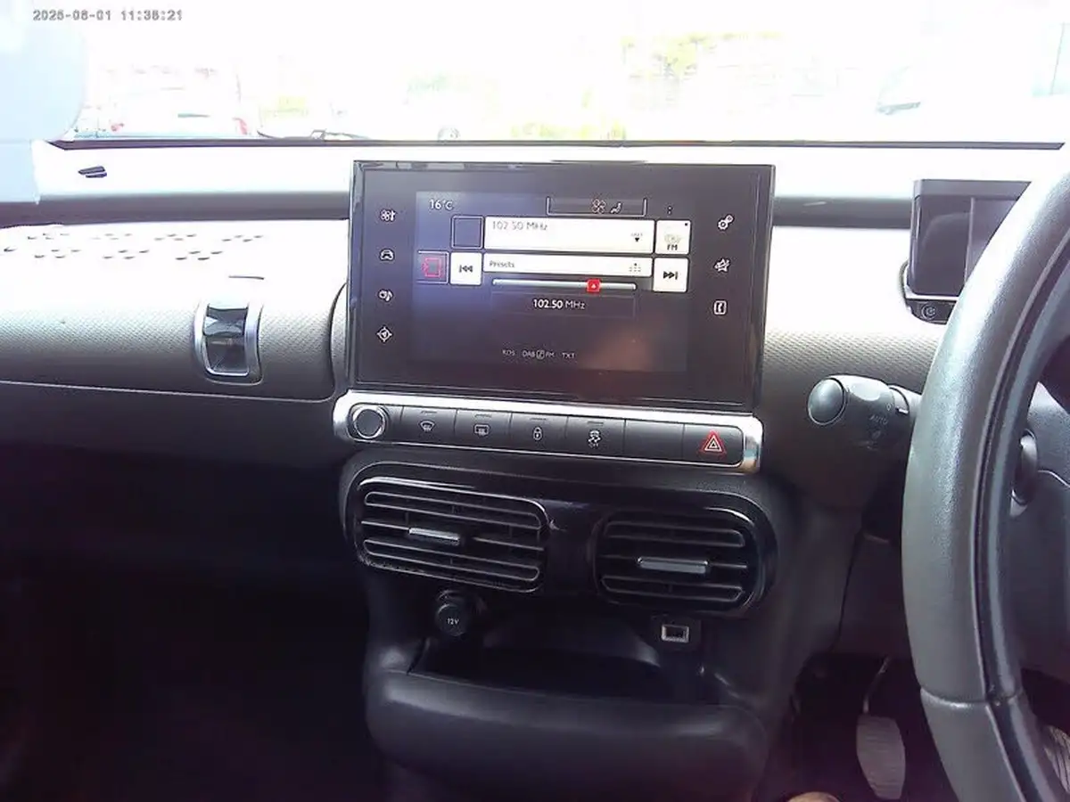 2015-citroen-c4-cactus-16bluehdi-flair-big-9