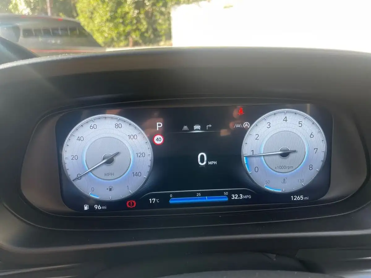 2025-hyundai-i20-10-t-gdi-premium-dct-big-13