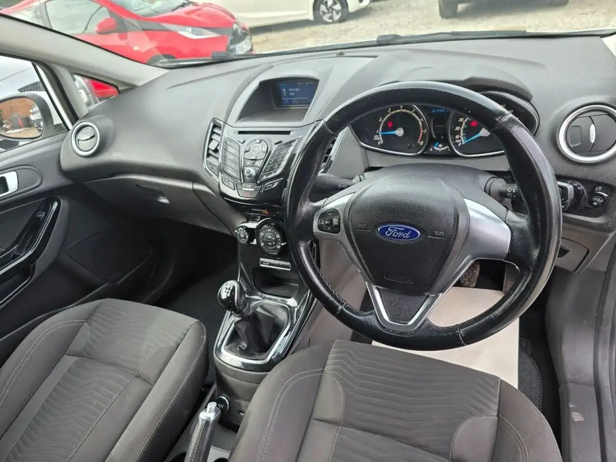2016-ford-fiesta-10t-zetec-100ps-ecoboost-ss-3d-big-14