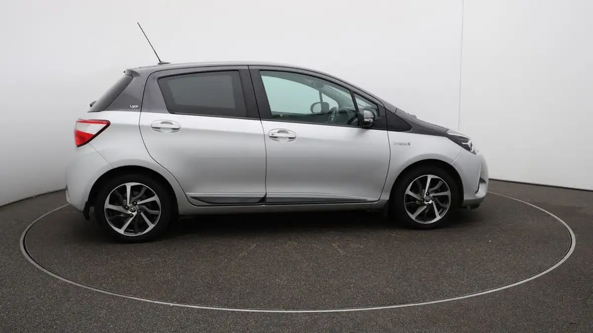 2020-toyota-yaris-15-vvt-i-y20-98bhp-hybrid-1497cc-e-cvt-big-37