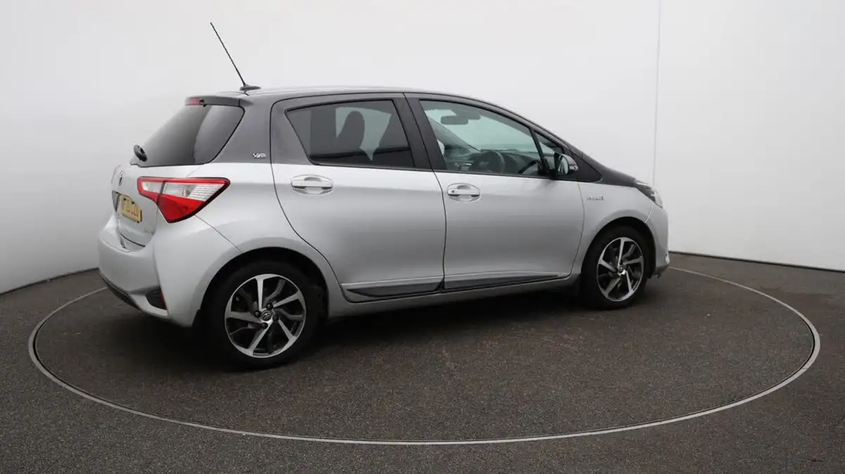 2020-toyota-yaris-15-vvt-i-y20-98bhp-hybrid-1497cc-e-cvt-big-41