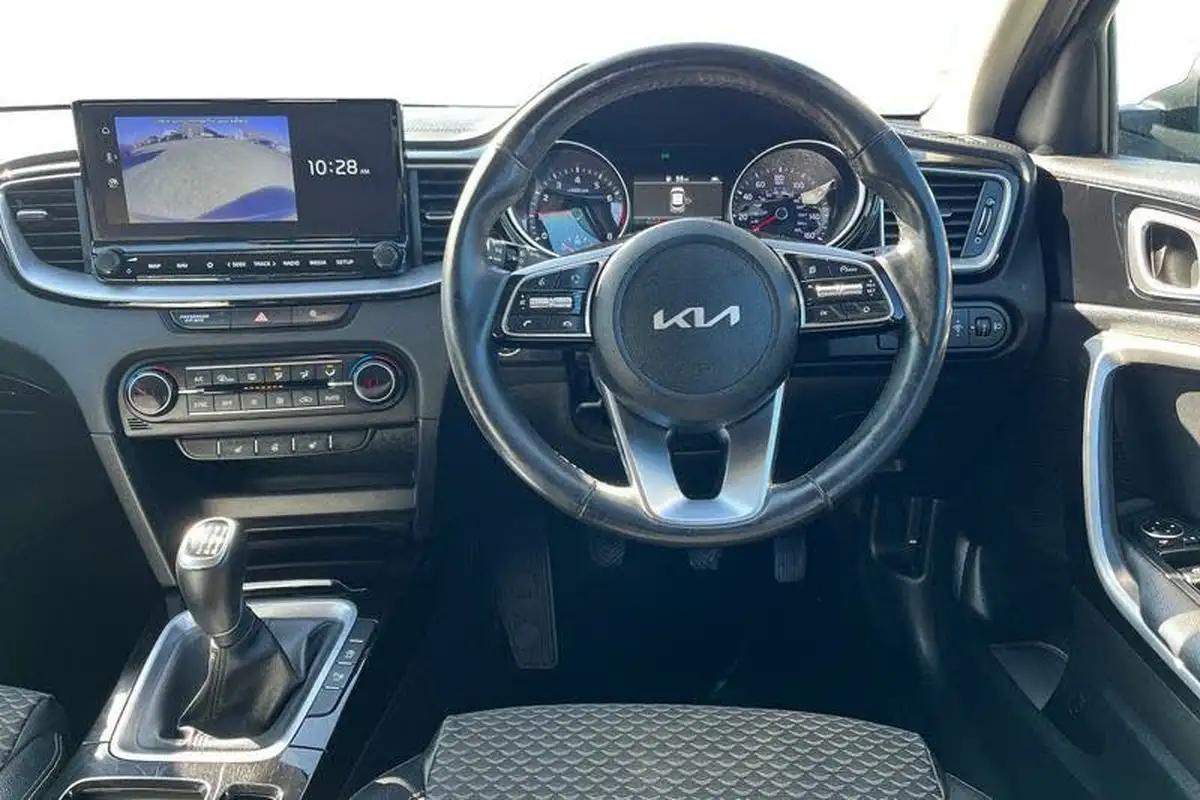 2022-kia-xceed-15-t-gdi-3-big-10