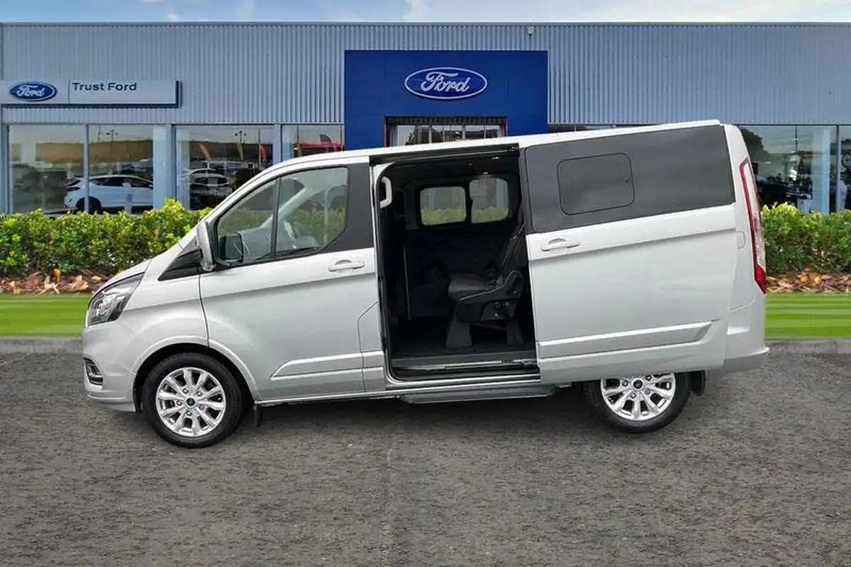 2023-ford-tourneo-custom-big-4