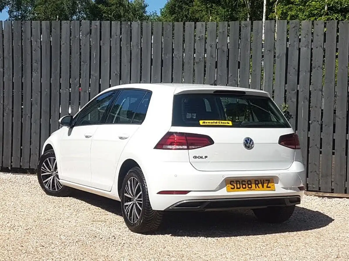2018-volkswagen-golf-10-tsi-se-nav-115ps-hatchback-5d-big-1