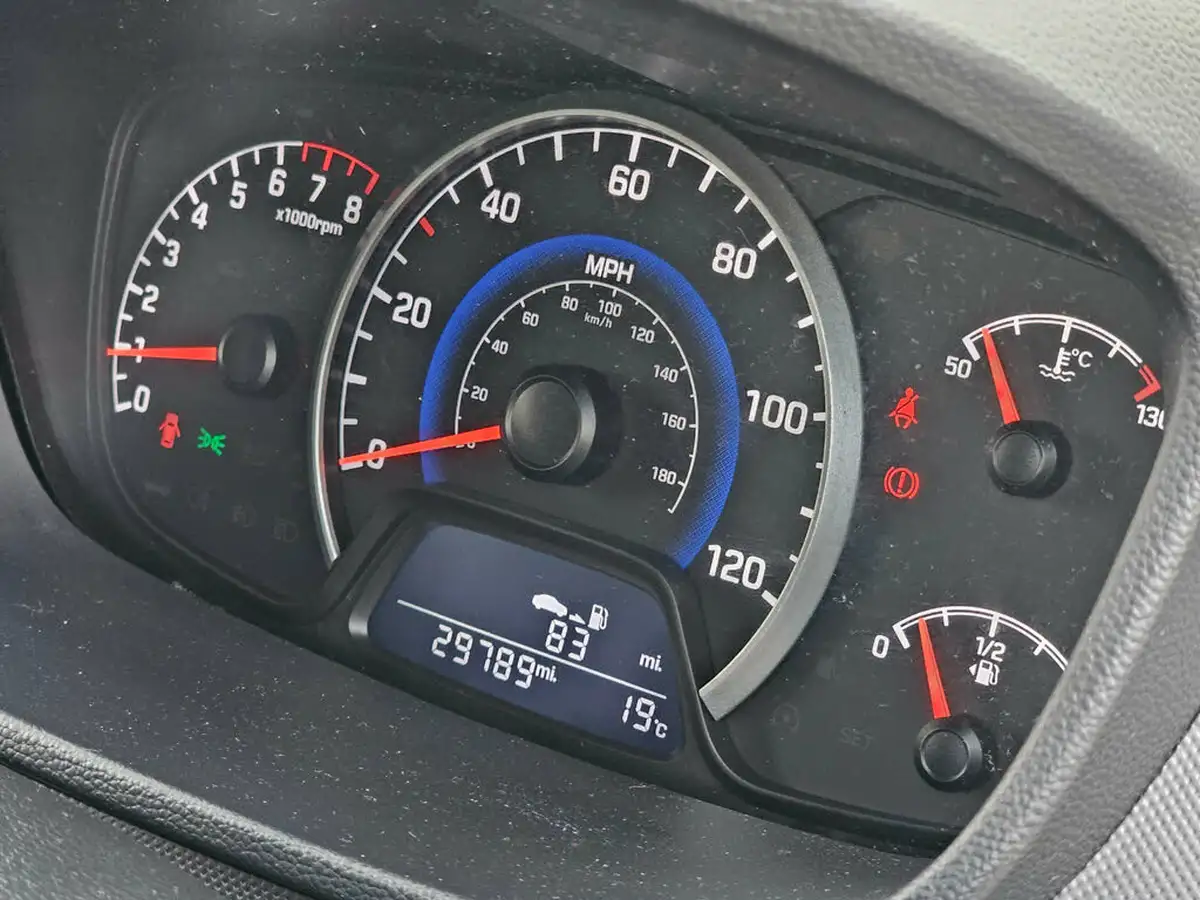 2017-hyundai-i10-10-premium-big-20