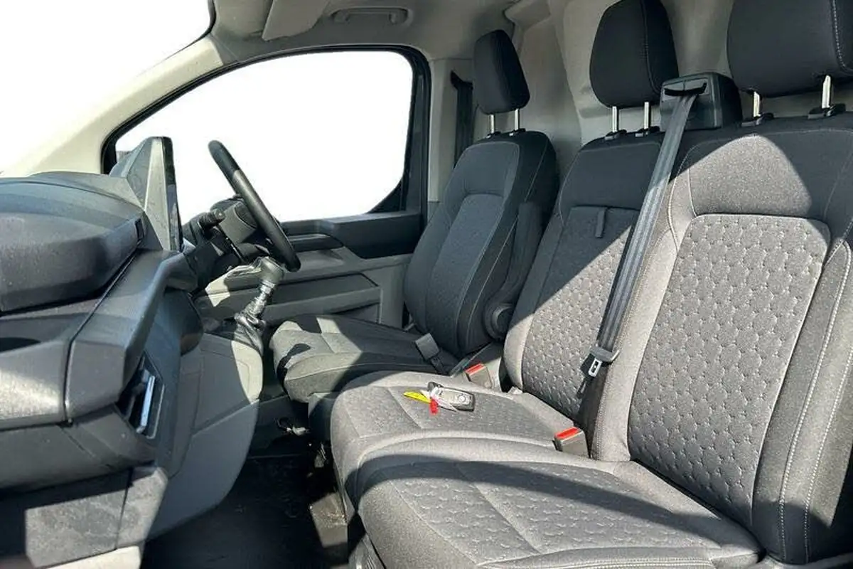 2024-ford-transit-custom-20tdci-280-l1h1-limited-136pseu6e-panel-van-1996cc-big-10