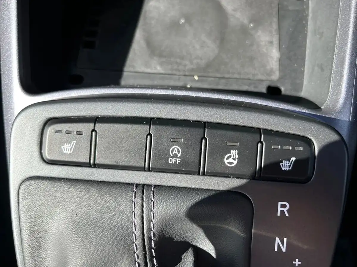 2024-hyundai-i10-10-premium-63ps-auto-big-24