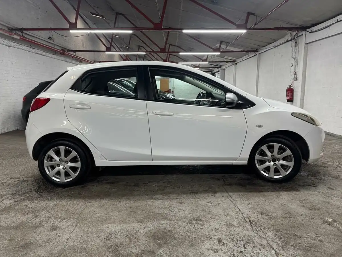 2009-mazda-mazda2-13-ts2-5d-big-47