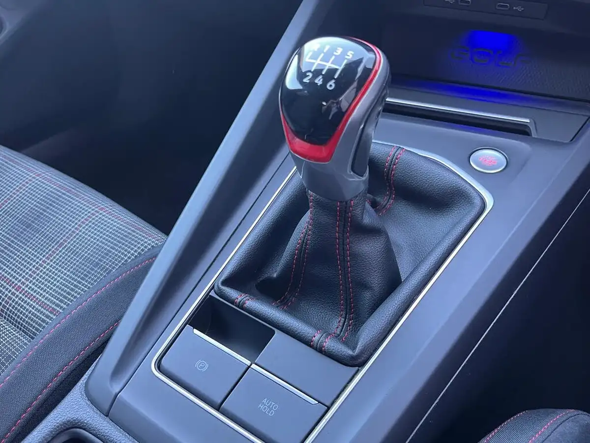 2021-volkswagen-golf-20-tsi-gti-big-13