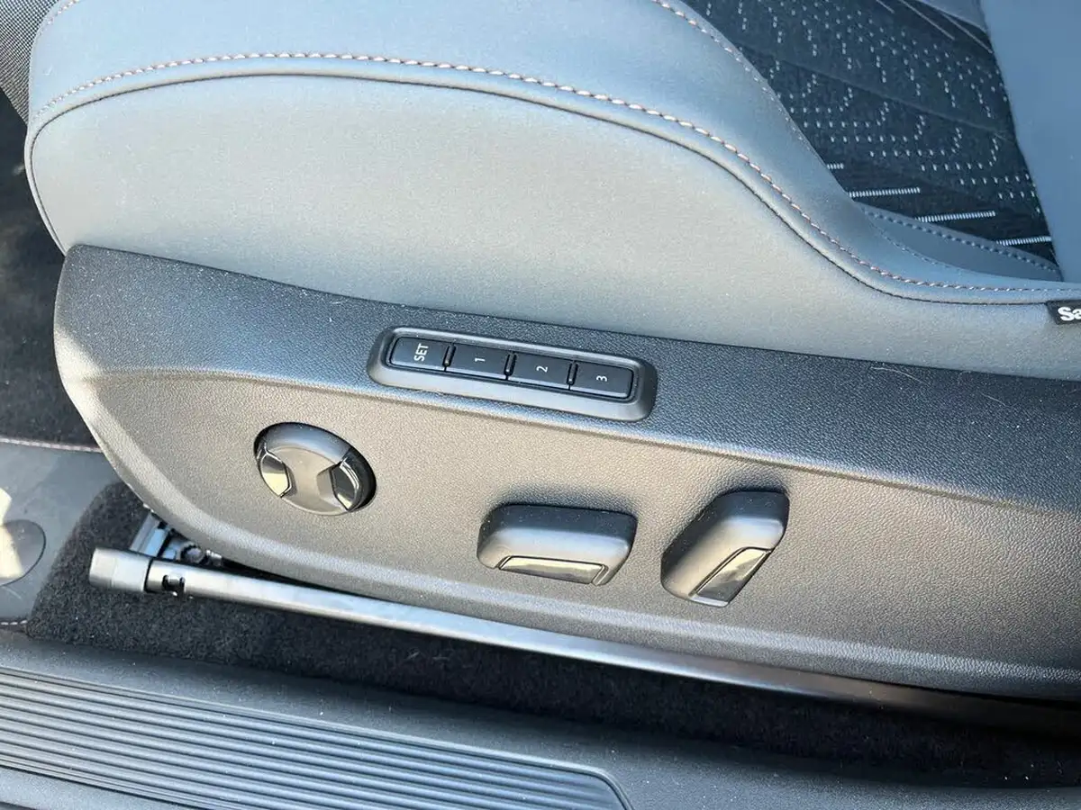 2025-cupra-born-e-vz-first-edition-big-33