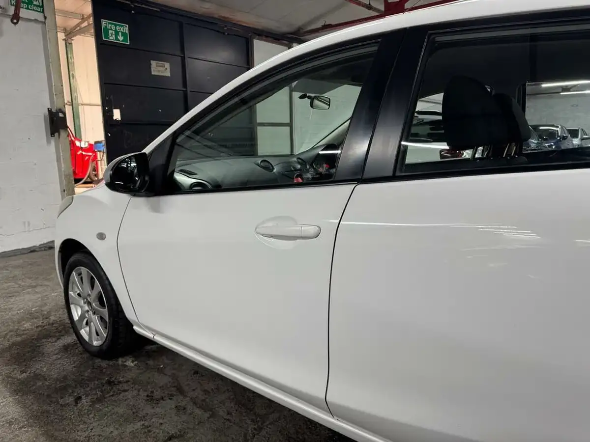 2009-mazda-mazda2-13-ts2-5d-big-23
