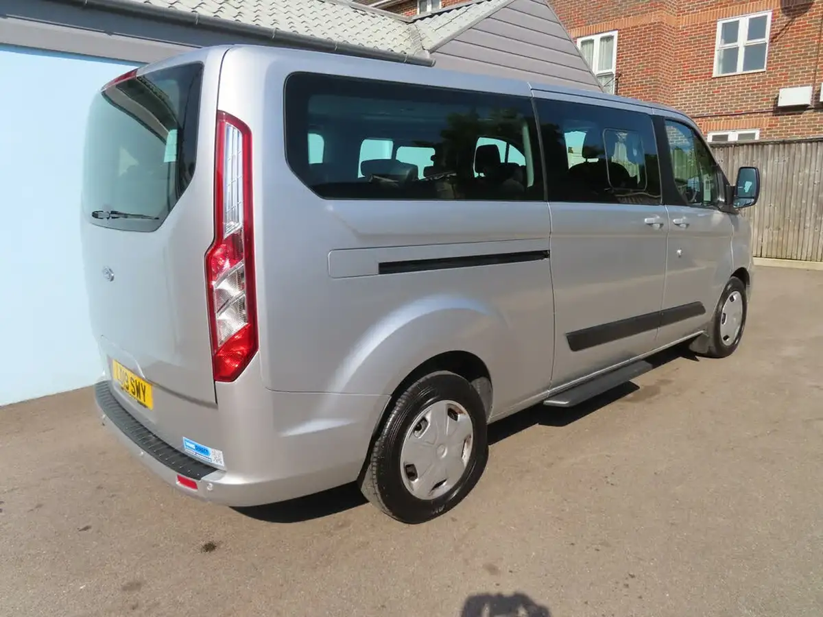 2019-ford-tourneo-custom-20tdci-320-l2-shuttle-bus-130pseu6dt-auto-big-3