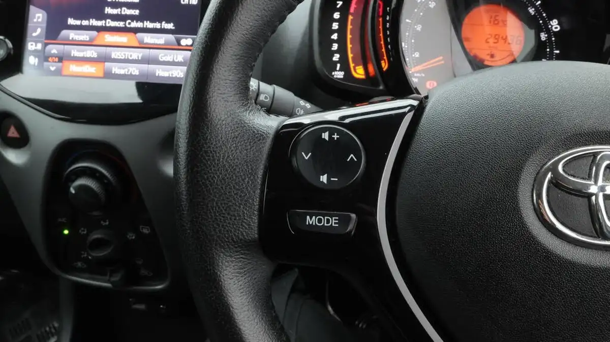 2020-toyota-aygo-10-vvt-i-x-play-tss-big-22