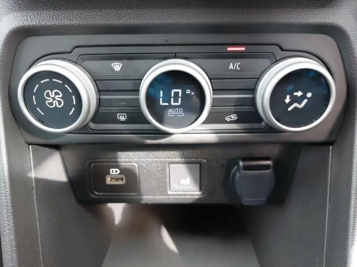 2024-dacia-sandero-stepway-10-tce-extreme-90bhp-big-14