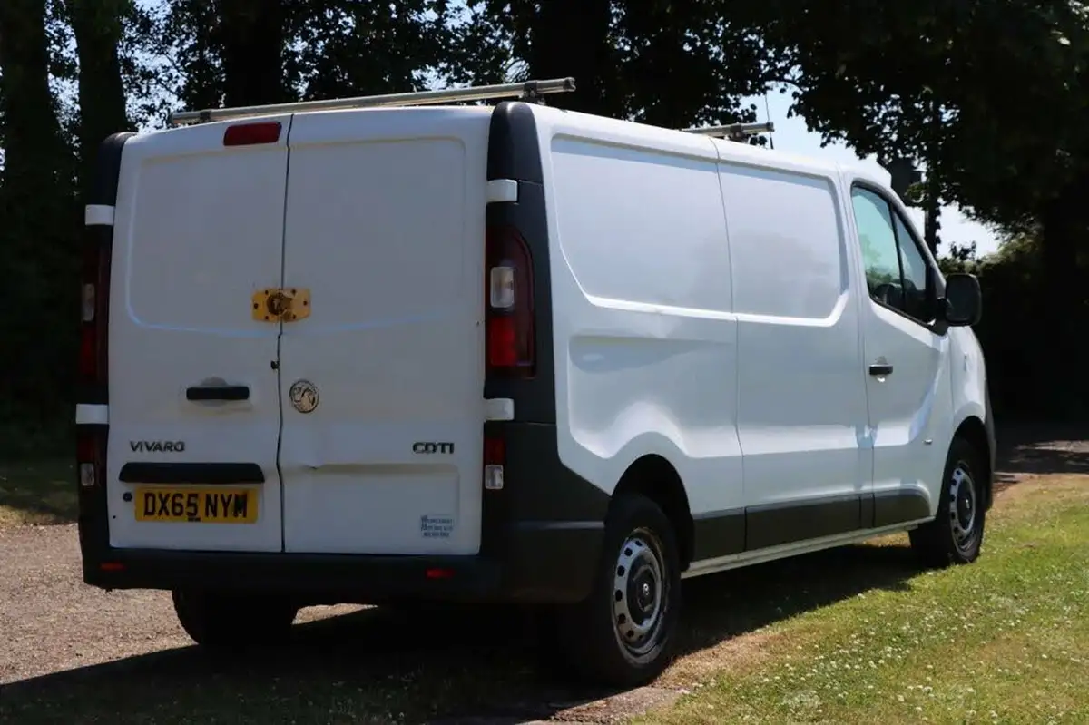 2015-vauxhall-vivaro-16cdti-2900-l2h1-115ps-refrigerated-van-big-4