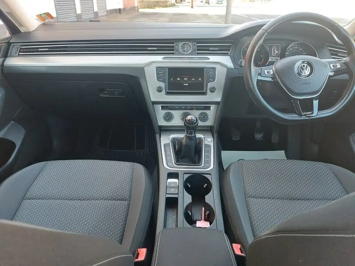 2015-volkswagen-passat-16tdi-bmtss-saloon-4d-big-11