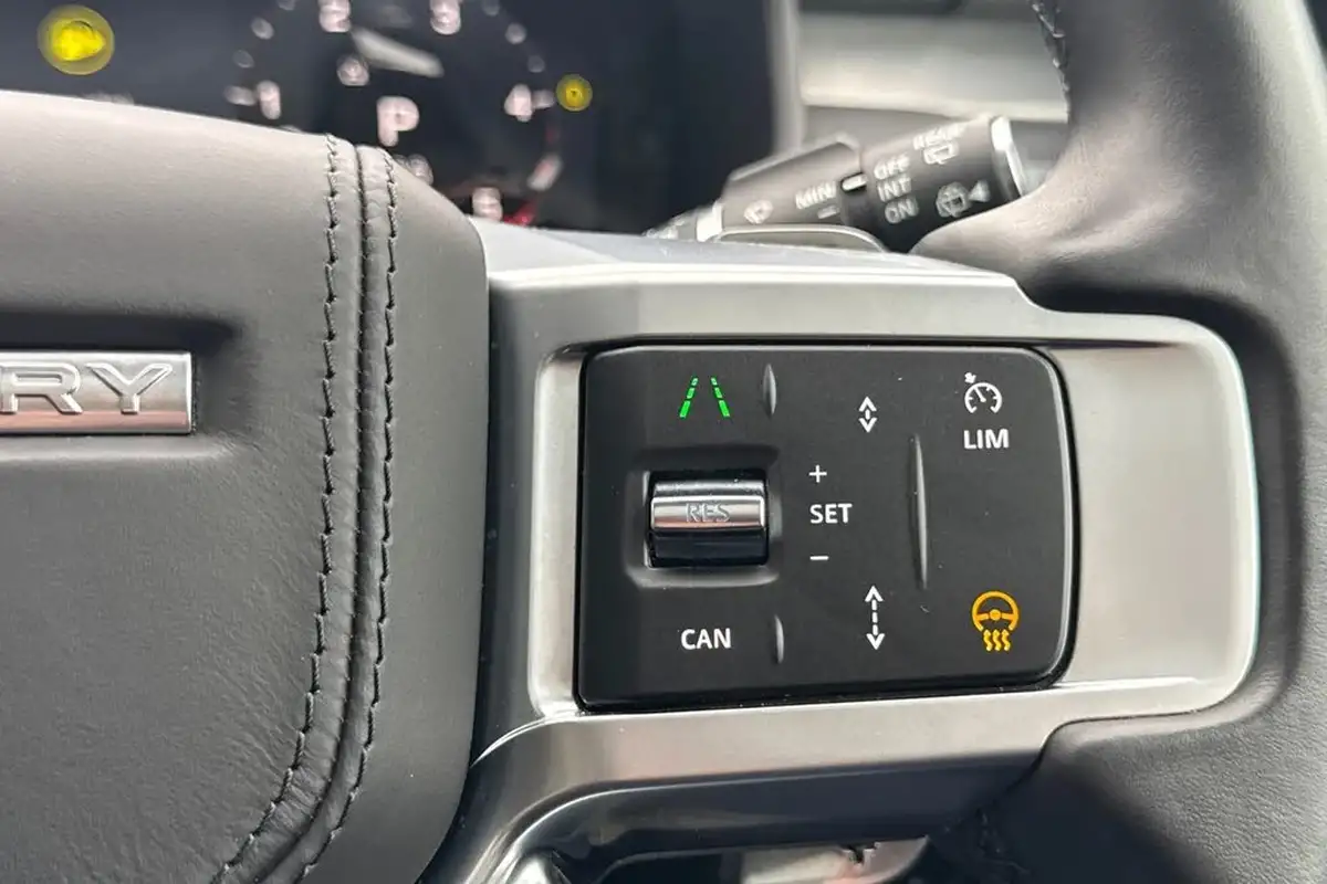 2023-land-rover-discovery-30-d300-dynamic-hse-big-42