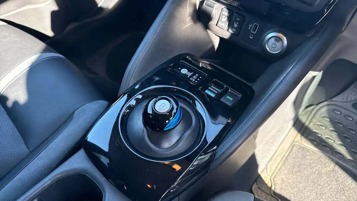 2020-nissan-leaf-e-tekna-big-19