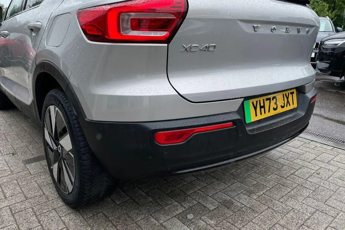 2023-volvo-xc40-e-twin-recharge-core-big-16