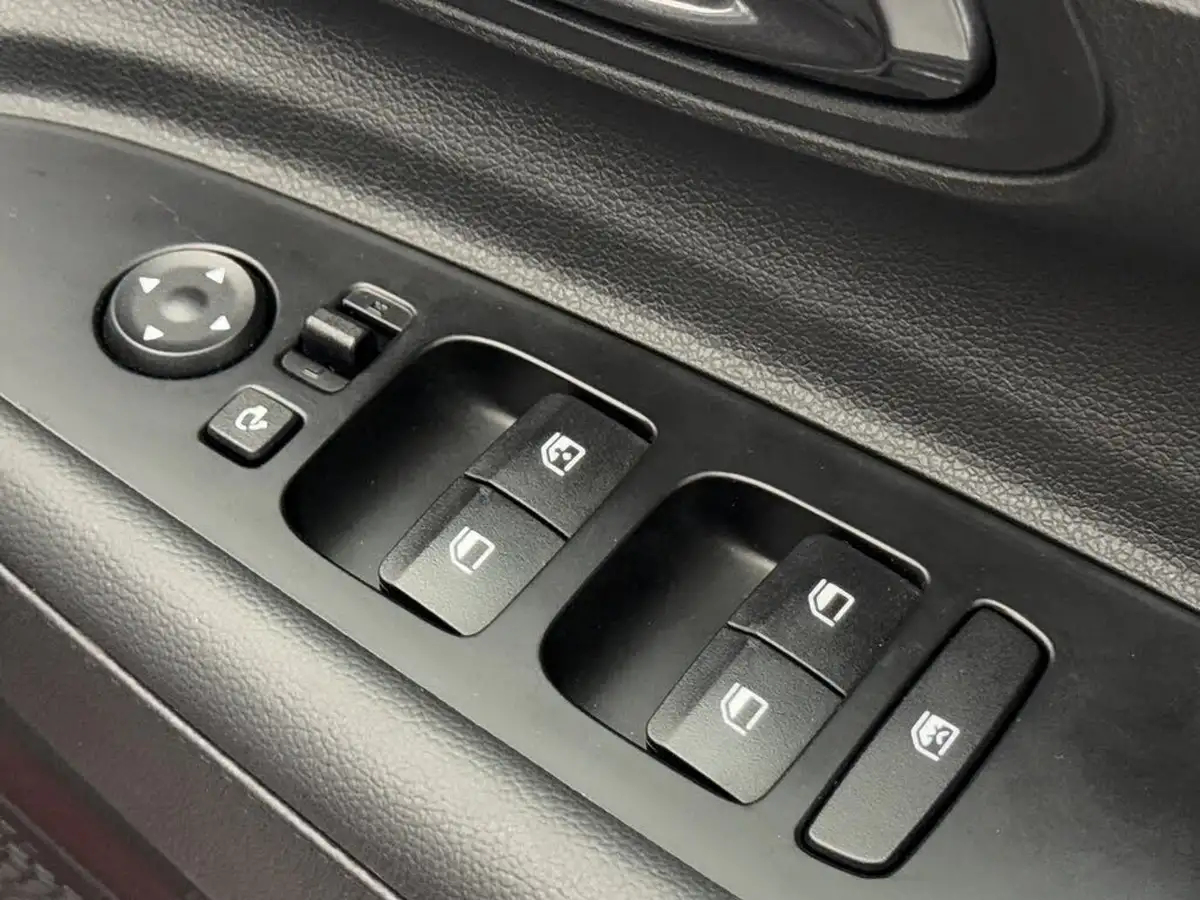2024-hyundai-bayon-10-t-gdi-premium-100ps-two-tone-roof-big-20