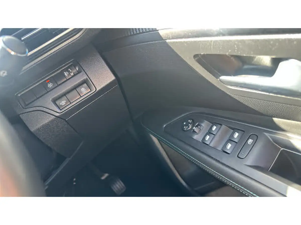 2021-peugeot-3008-suv-12-puretech-allure-big-33