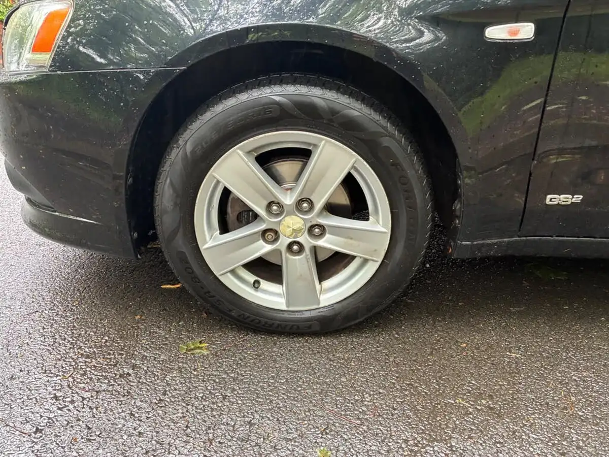 2010-mitsubishi-lancer-20td-gs2-big-18
