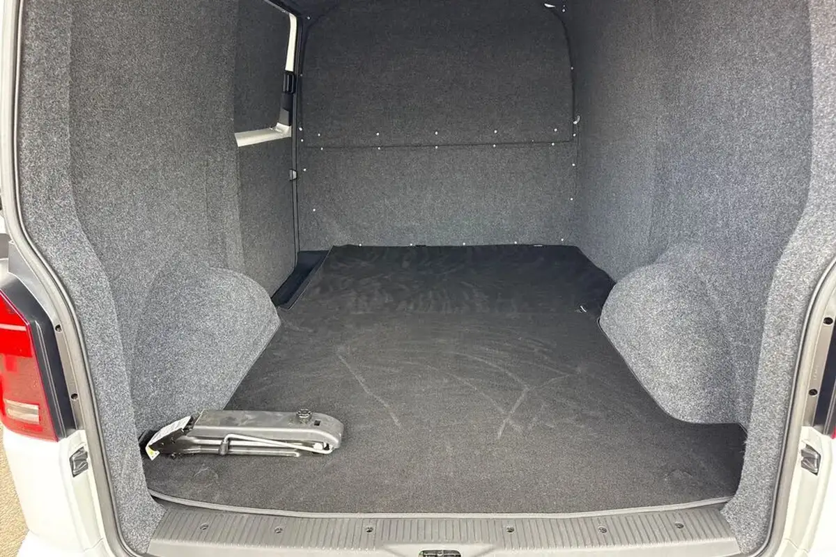 2024-volkswagen-transporter-20bitdi-t32-sportline-bmt-swb-panel-van-big-6