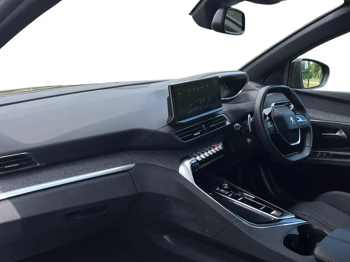 2023-peugeot-3008-suv-12-puretech-allure-premium-eat8-big-7
