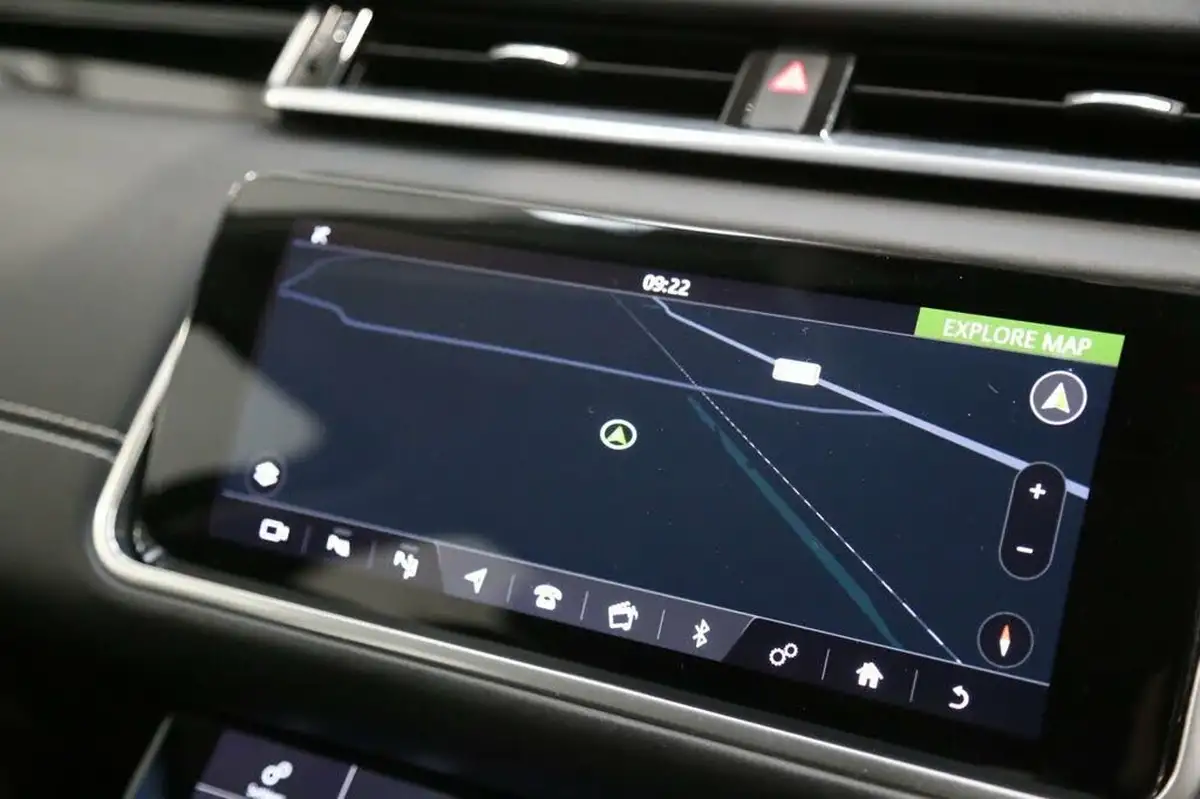 2017-land-rover-range-rover-velar-30-p380-hse-big-19