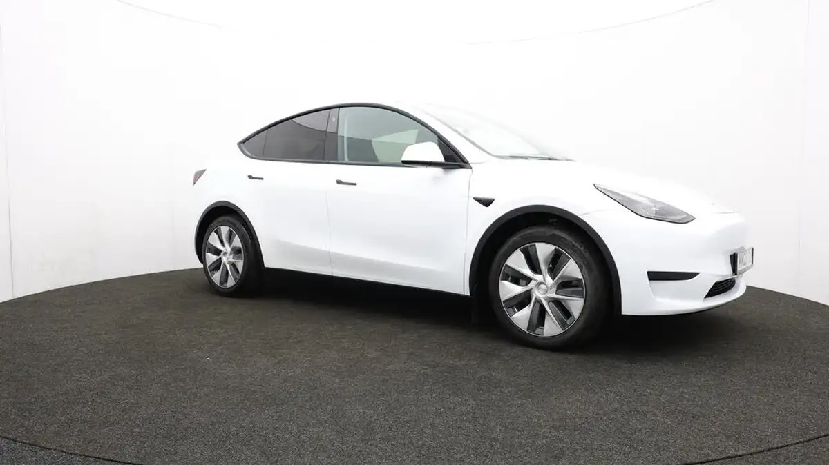 2023-tesla-model-y-e-rwd-big-48